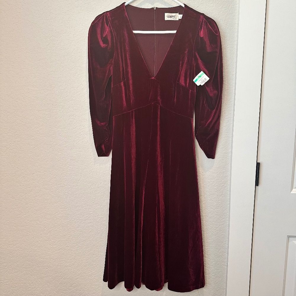 NWT Eliza J Maroon Red Velvet Puff Sleeve Deep V-Neck Midi Dress - Size 4
